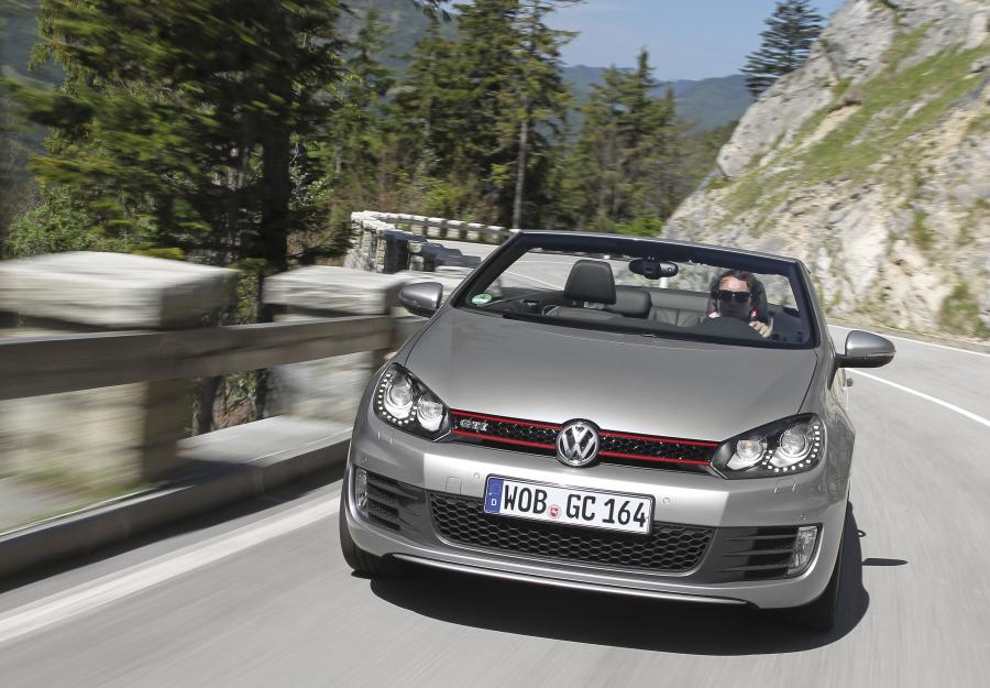  Volkswagen Golf GTi Cabrio 2012 года  (фото 13 из 61)